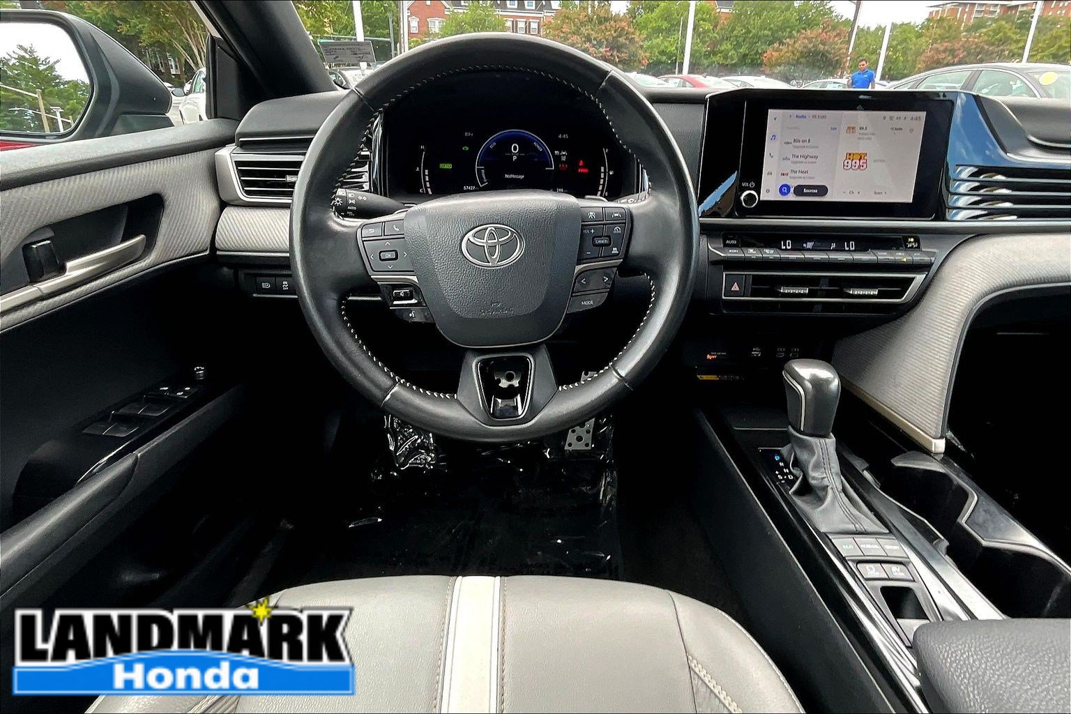 Used 2025 Toyota Camry SE FWD image 5