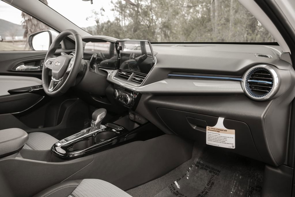 New 2026 Chevrolet Trax LT w/ Driver Confidence Package FWD image 36