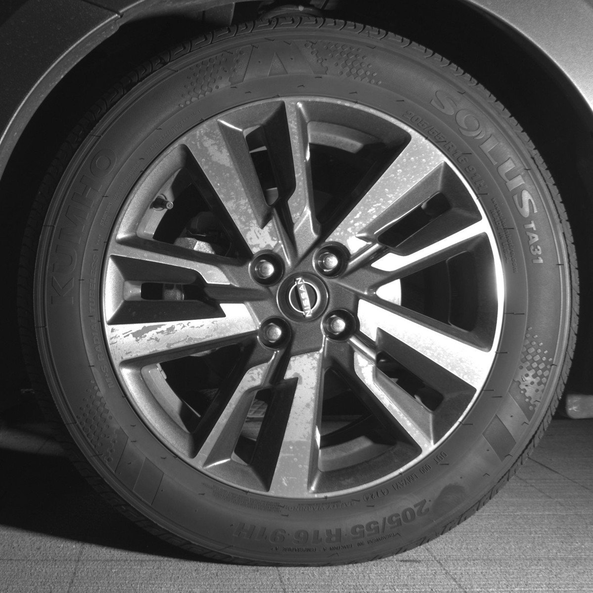 Used 2025 Nissan Versa SV image 12