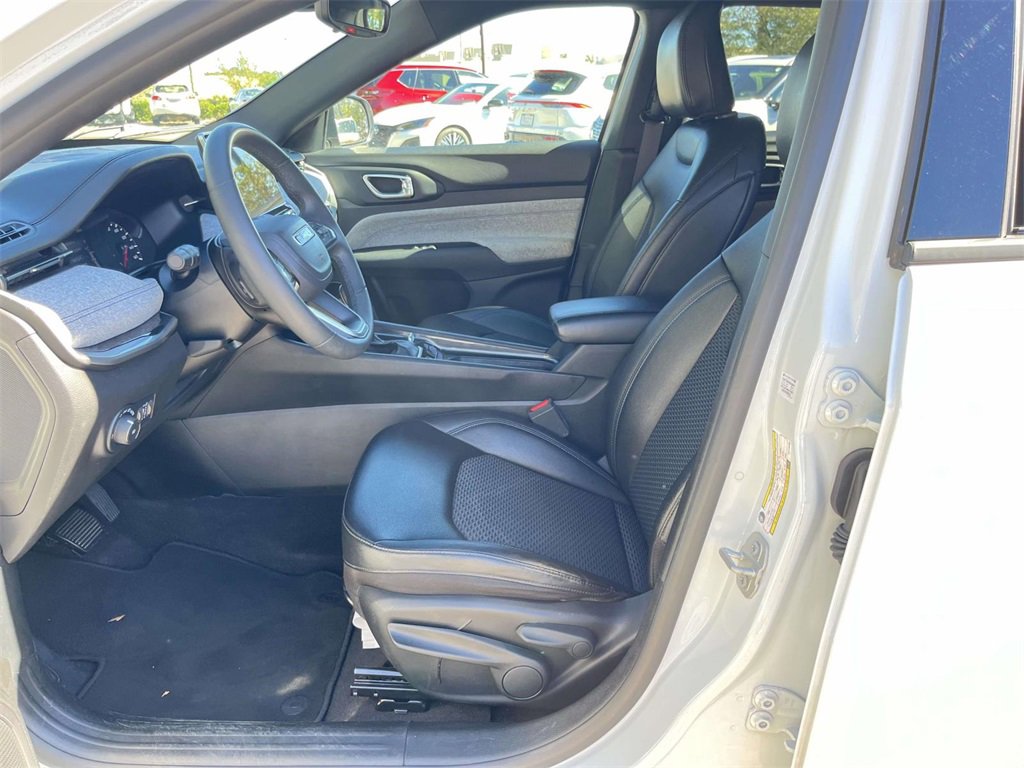 Used 2024 Jeep Compass Latitude image 23