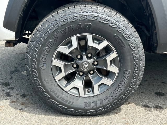 Used 2019 Toyota Tacoma TRD Off-Road AWD/4WD image 12