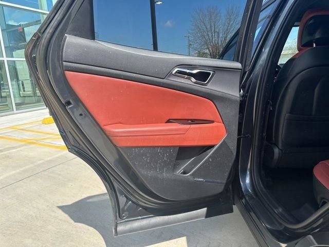 Used 2023 Kia Sportage SX image 31