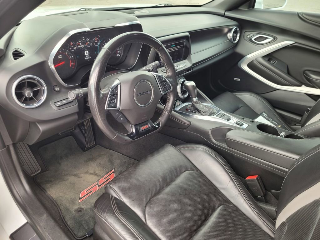 Used 2018 Chevrolet Camaro SS RWD image 12