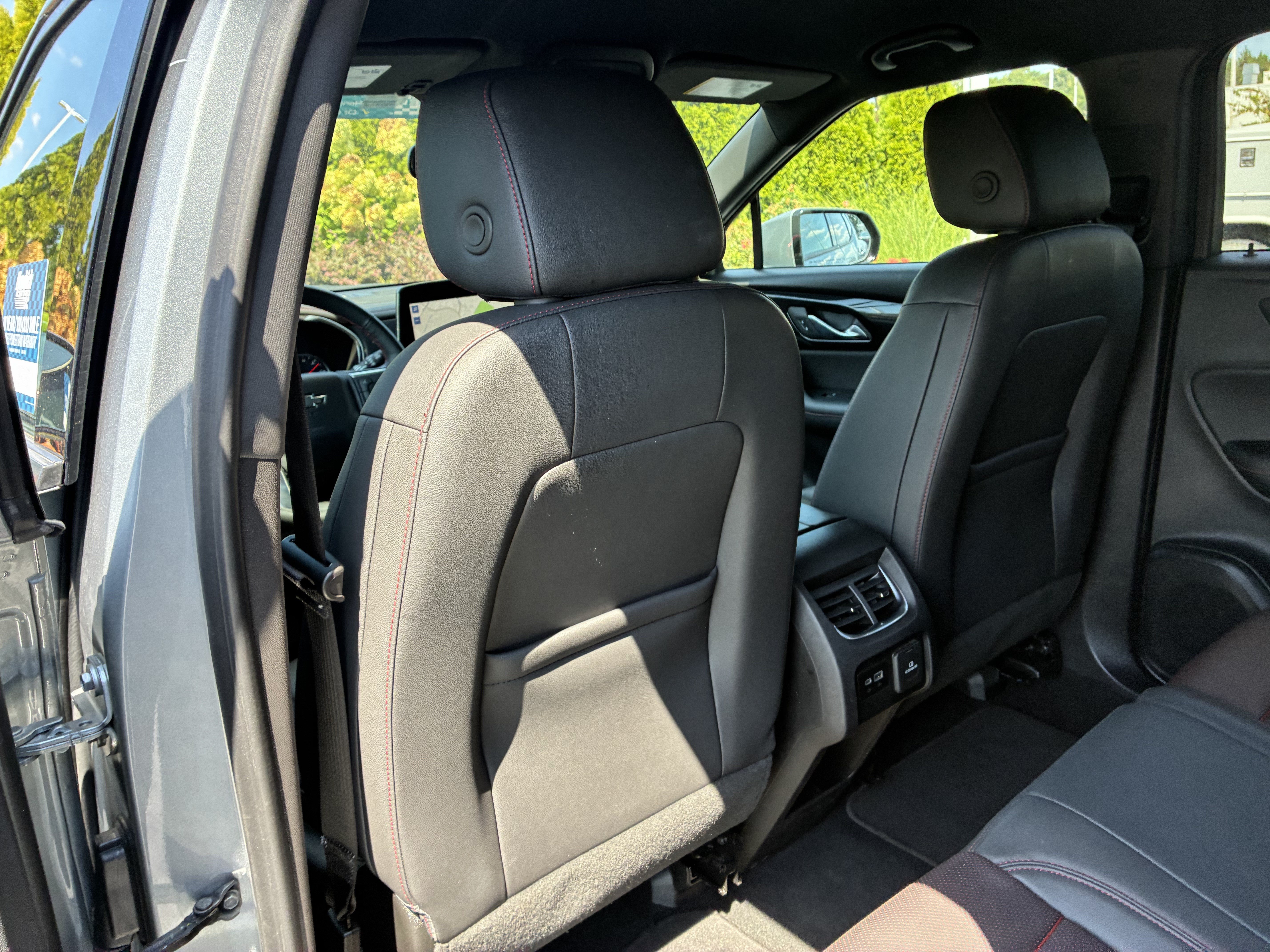 Used 2025 Chevrolet Blazer RS FWD image 16