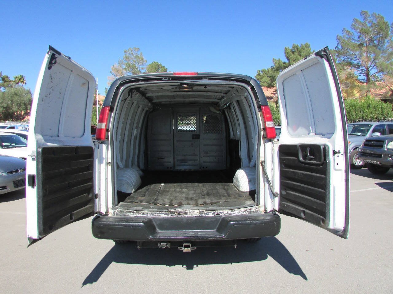 Used 2013 Chevrolet Express 2500 RWD image 18