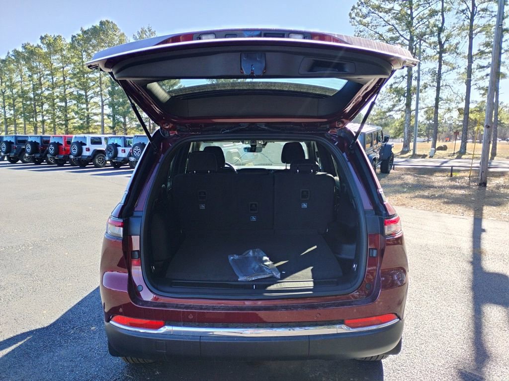 New 2025 Jeep Grand Cherokee Laredo X image 13
