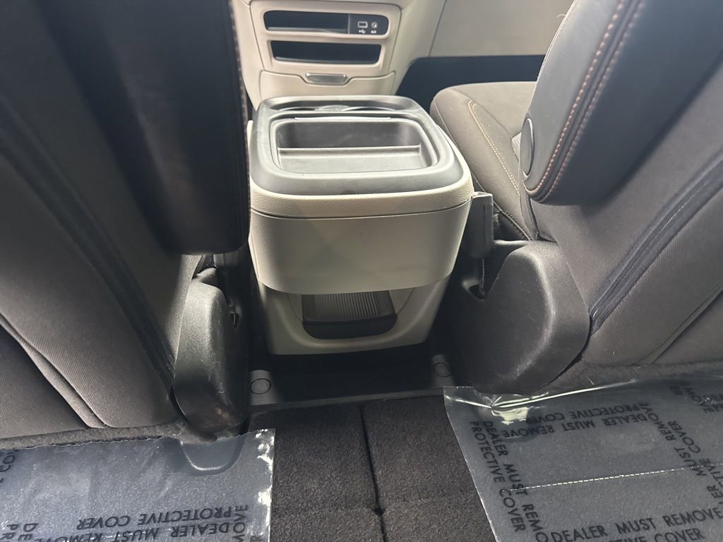 Used 2020 Chrysler Pacifica Touring image 35