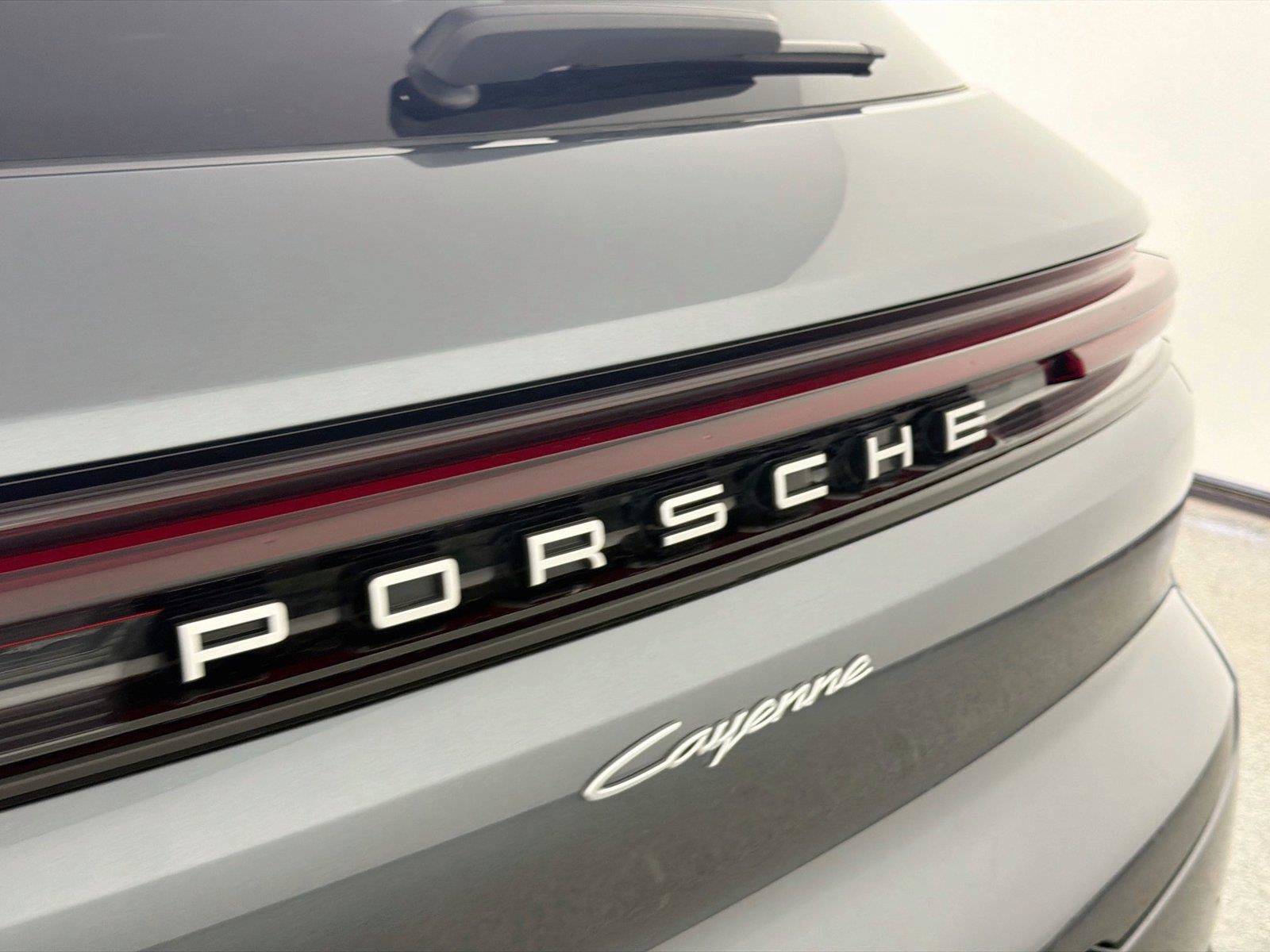 Certified 2026 Porsche Cayenne AWD/4WD image 17