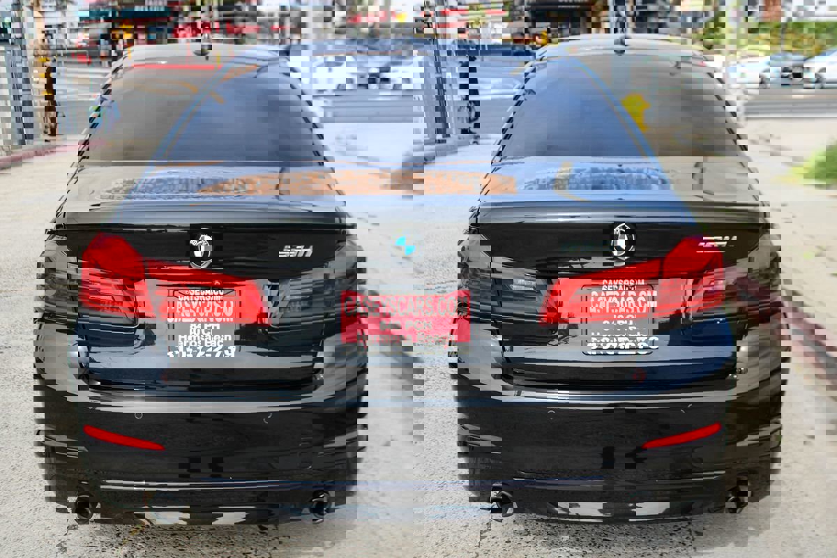Used 2018 BMW 530i Sedan w/ Premium Package image 4