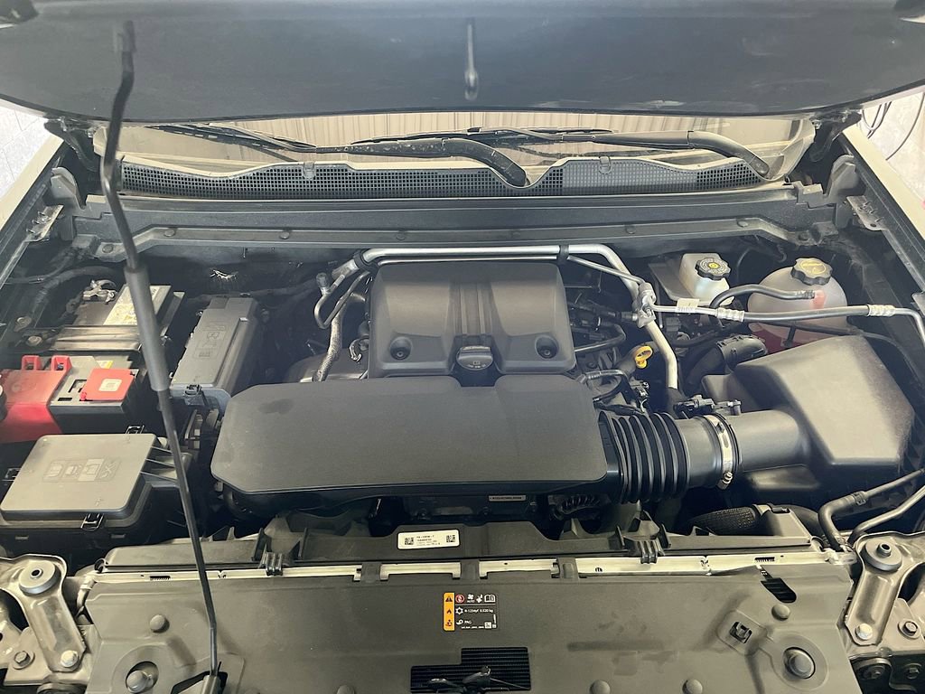 Used 2025 Chevrolet Colorado Z71 w/ Technology Package AWD/4WD image 30