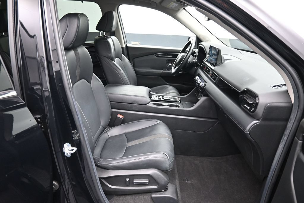 Certified 2025 Honda Pilot Touring image 28