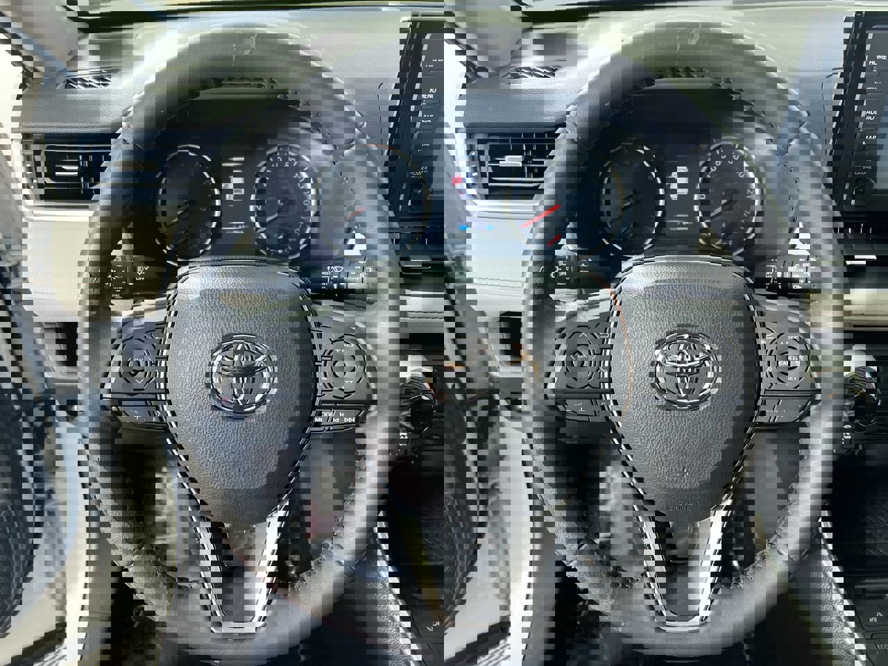 Used 2019 Toyota RAV4 XLE Premium image 14