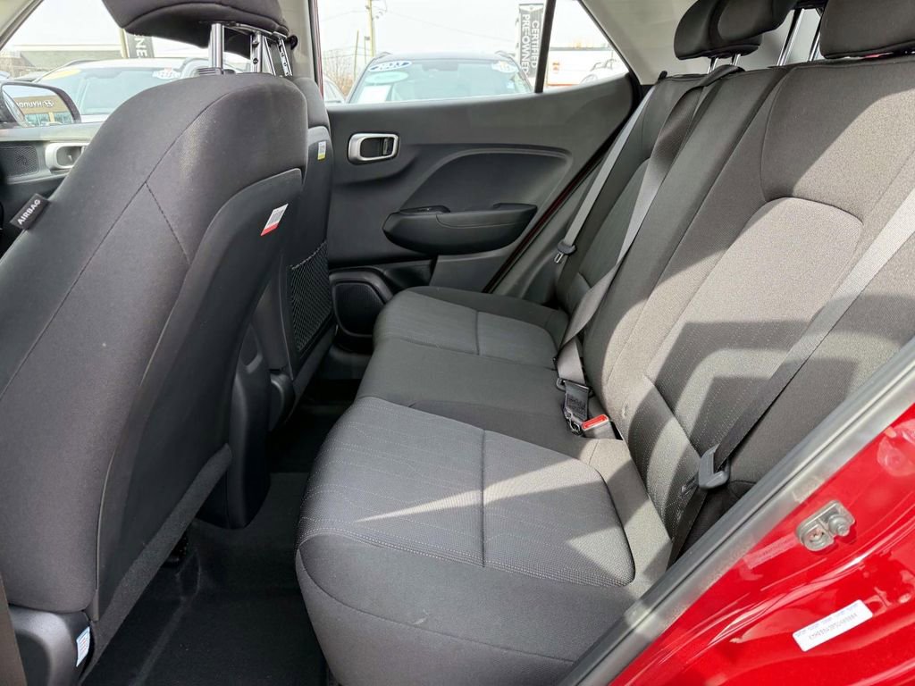 Certified 2025 Hyundai Venue SE image 10