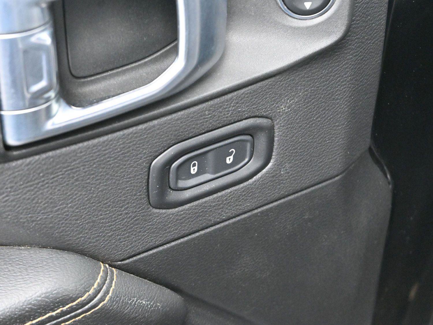 Used 2021 Jeep Gladiator Overland image 11