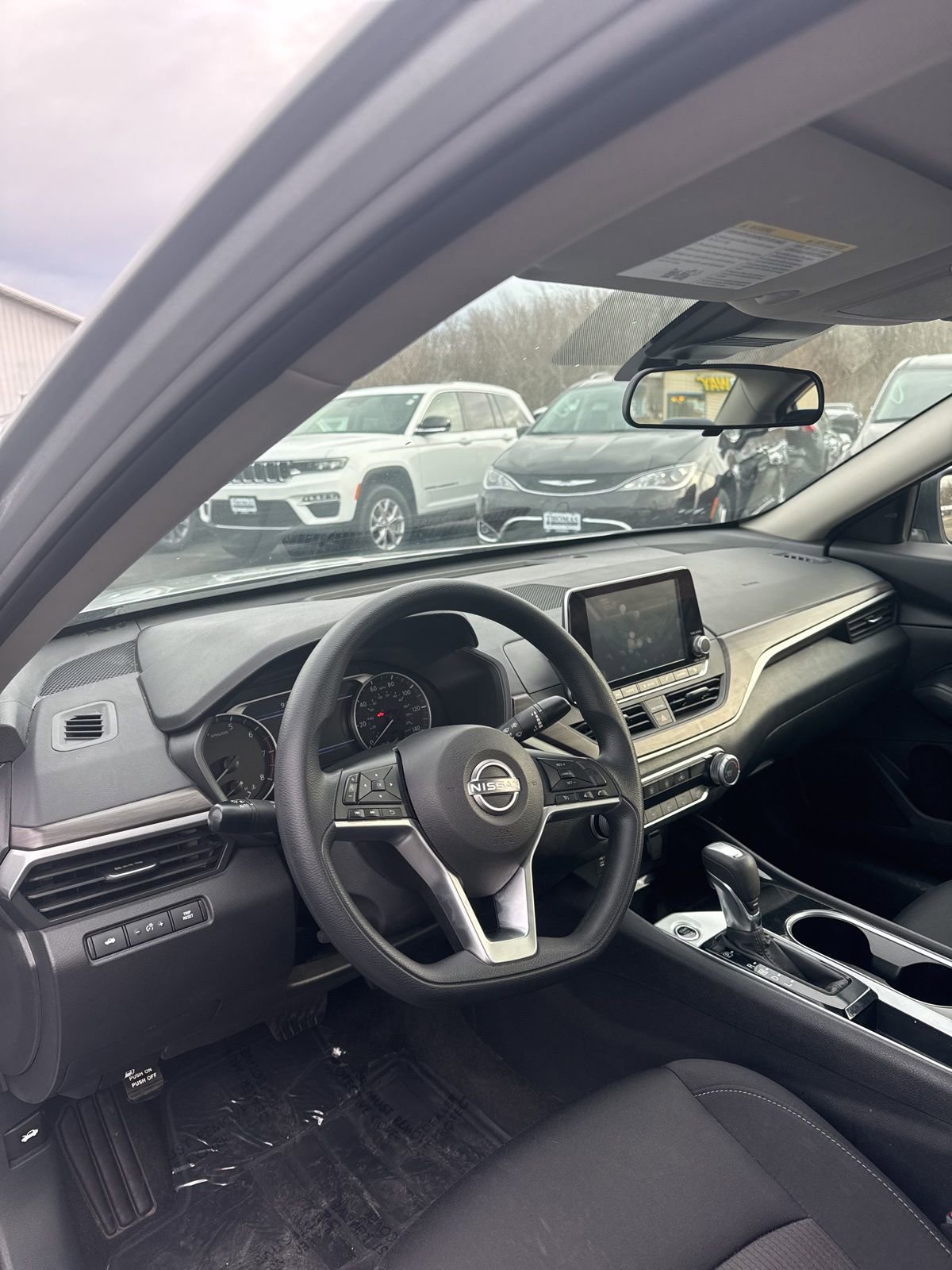 Used 2024 Nissan Altima 2.5 SV image 11