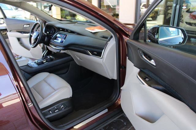 Used 2022 Cadillac XT4 Premium Luxury w/ Technology Package FWD image 29