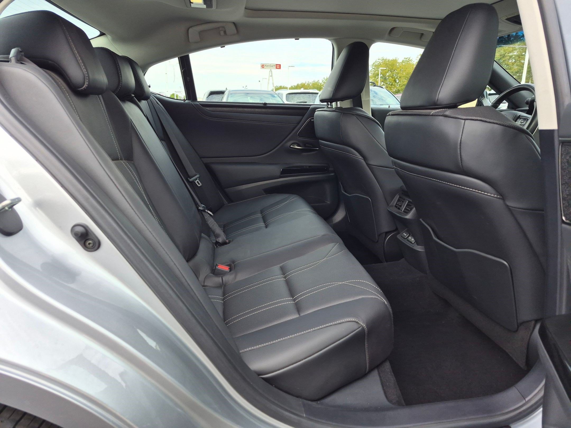 Used 2025 Lexus ES 350 Ultra Luxury FWD image 30