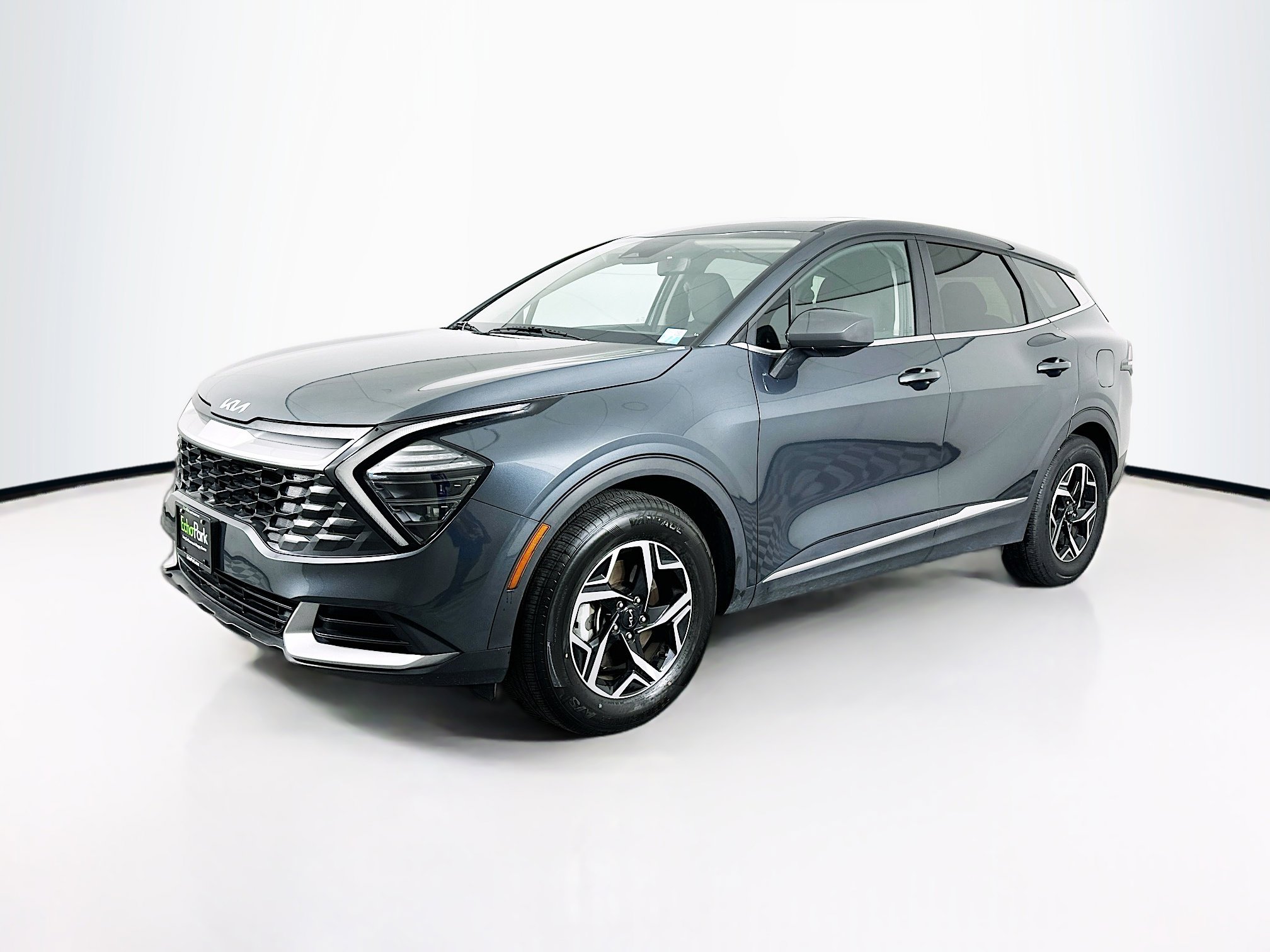 Used 2024 Kia Sportage LX image 3