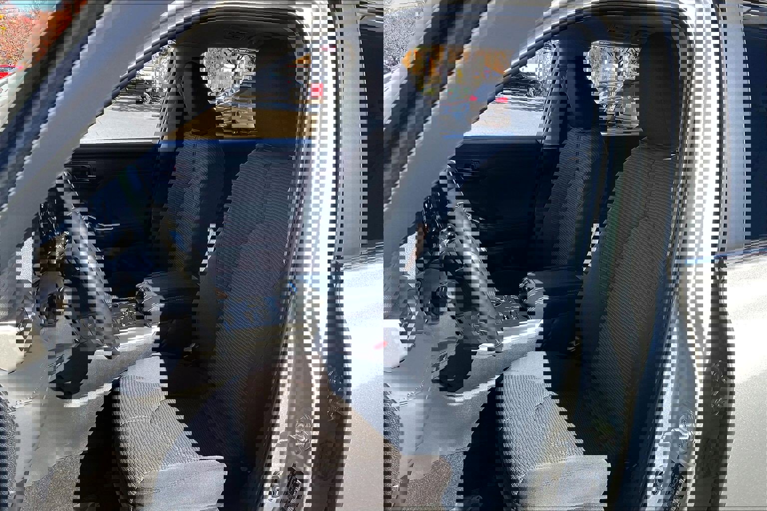 Used 2024 Toyota Highlander LE image 29