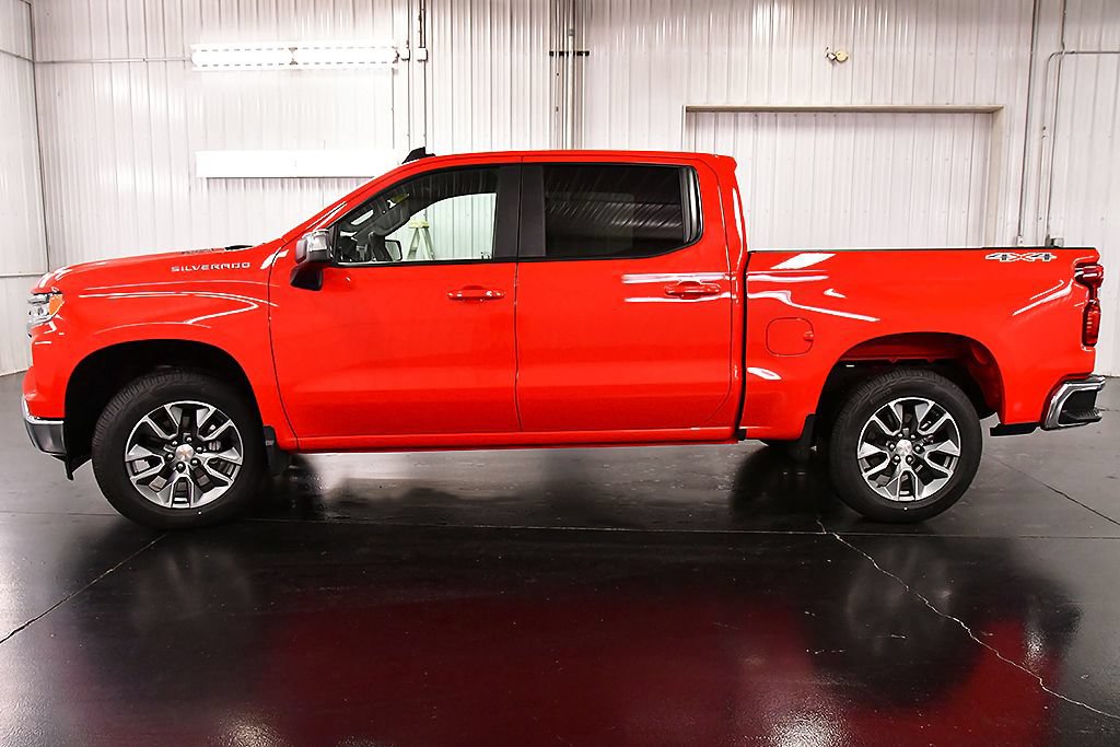 Used 2025 Chevrolet Silverado 1500 LT AWD/4WD image 4