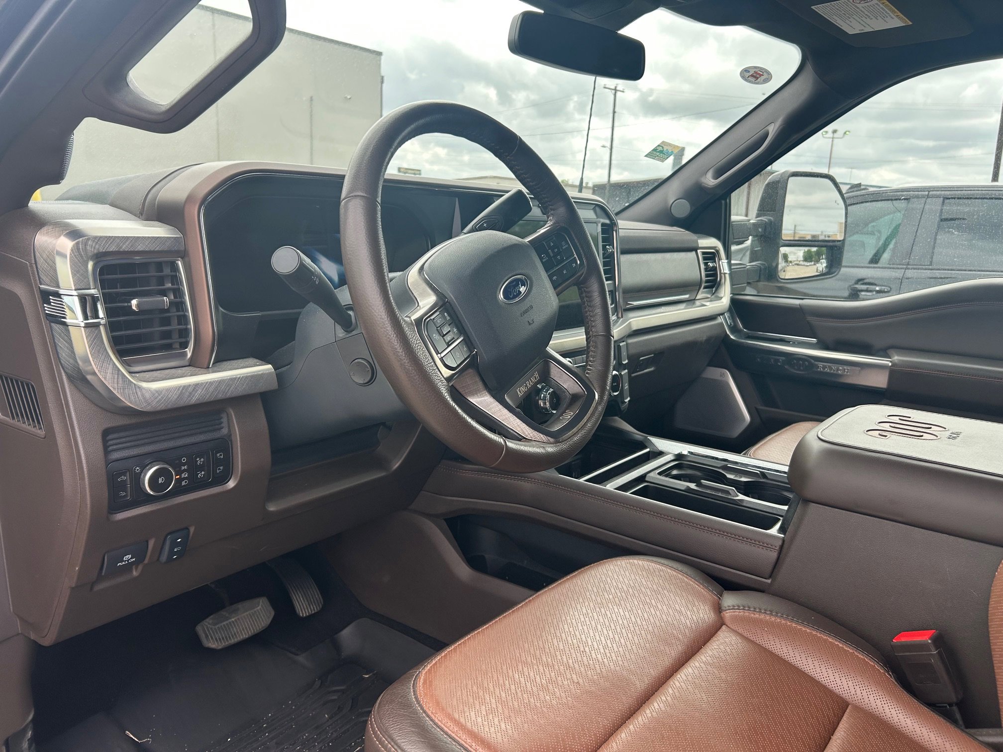 Used 2025 Ford F350 King Ranch w/ FX4 Off-Road Package image 5