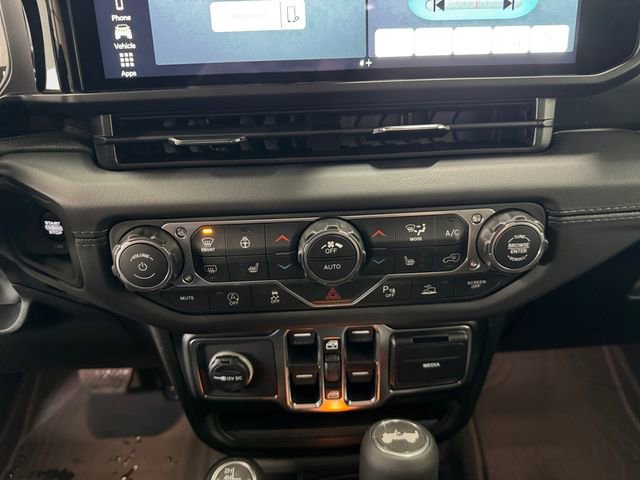 New 2026 Jeep Wrangler Unlimited Sahara AWD/4WD image 3
