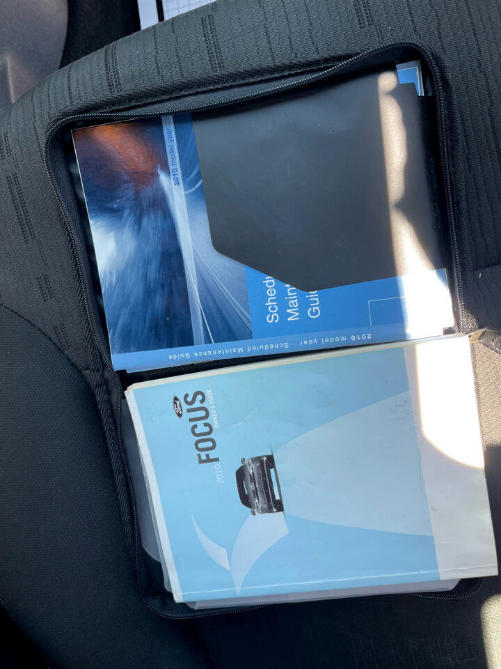 Used 2010 Ford Focus SE image 29