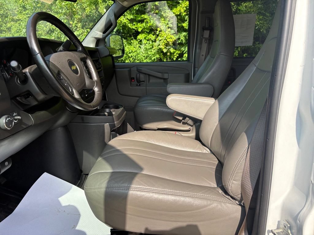 Used 2023 Chevrolet Express 3500 LS RWD image 16