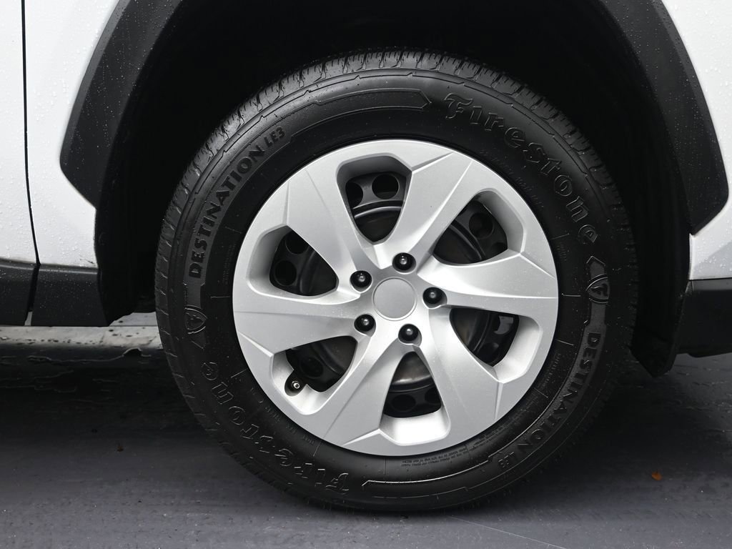 Used 2020 Toyota RAV4 LE FWD image 9