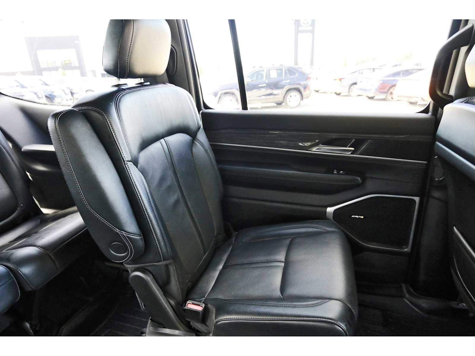 Used 2022 Jeep Wagoneer Series III w/ Flexible Seating Group image 10