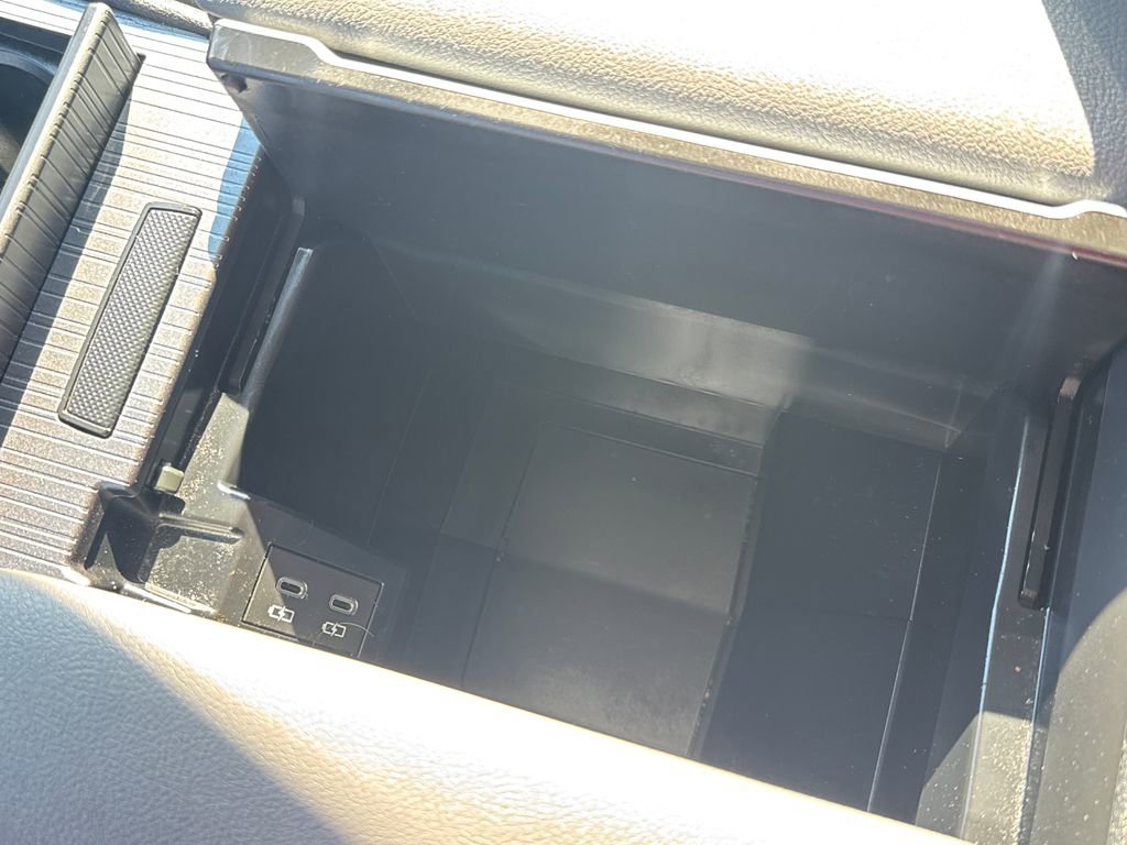 Used 2025 Toyota Sienna LE image 30