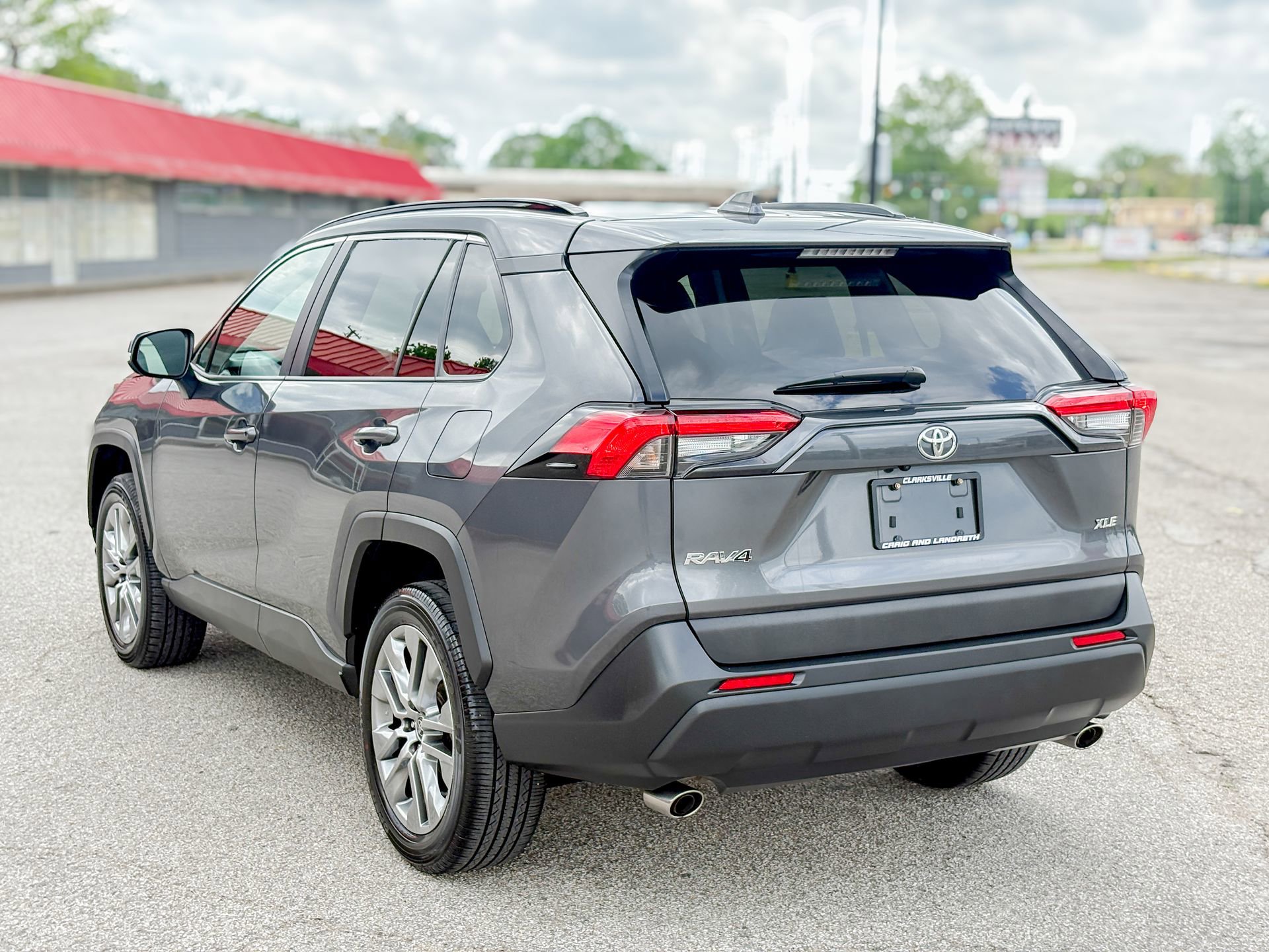 Used 2023 Toyota RAV4 XLE Premium FWD image 9