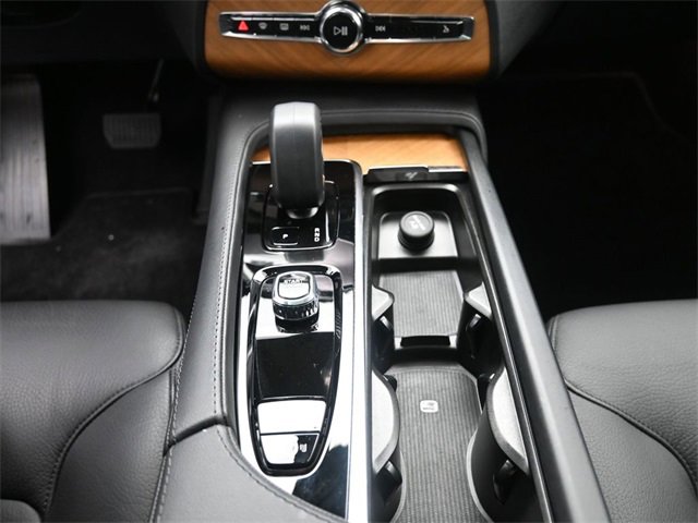 Used 2024 Volvo XC90 B5 Plus image 13