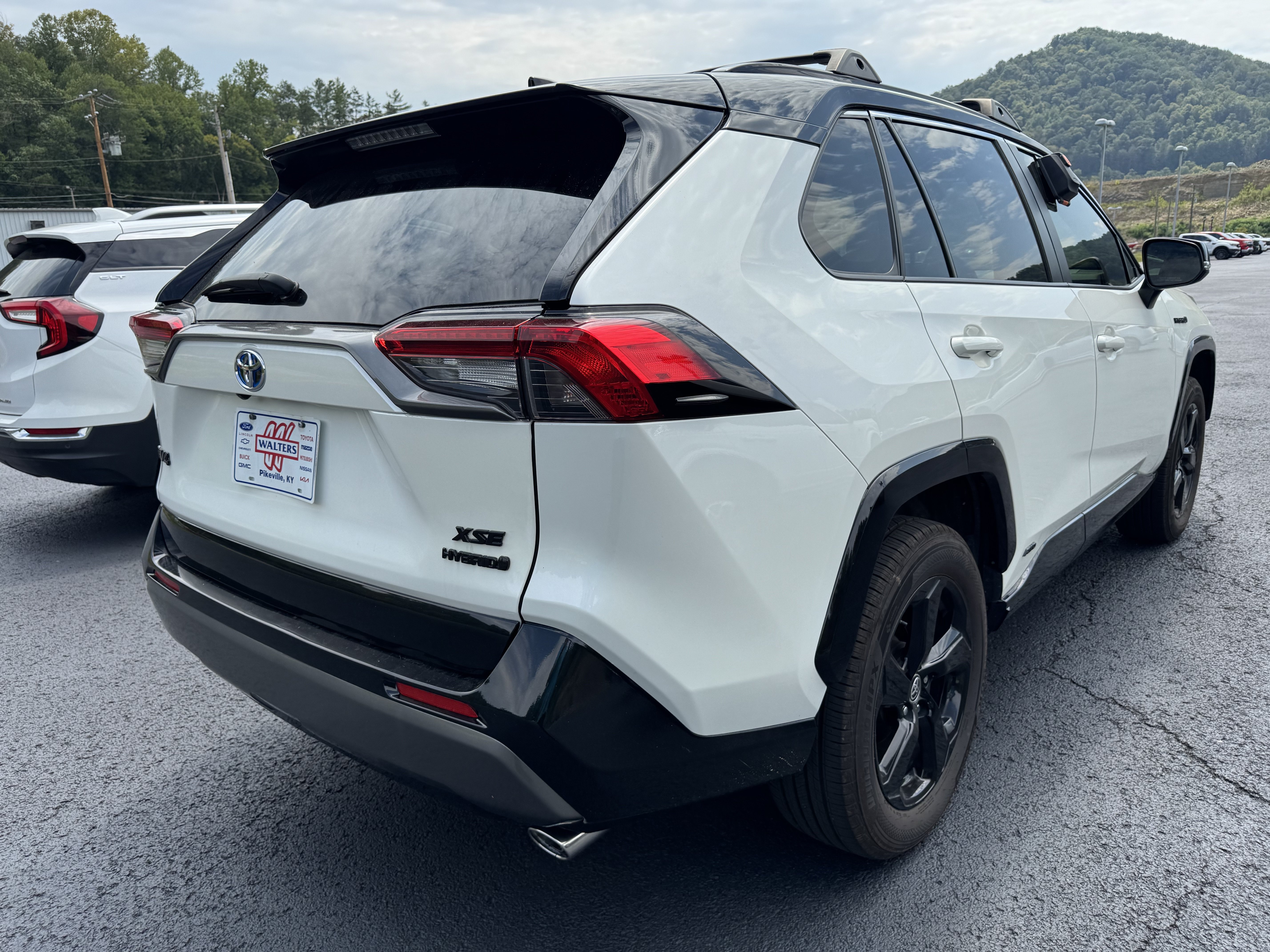 Used 2021 Toyota RAV4 XSE w/ XSE Grade Weather Package AWD/4WD image 6