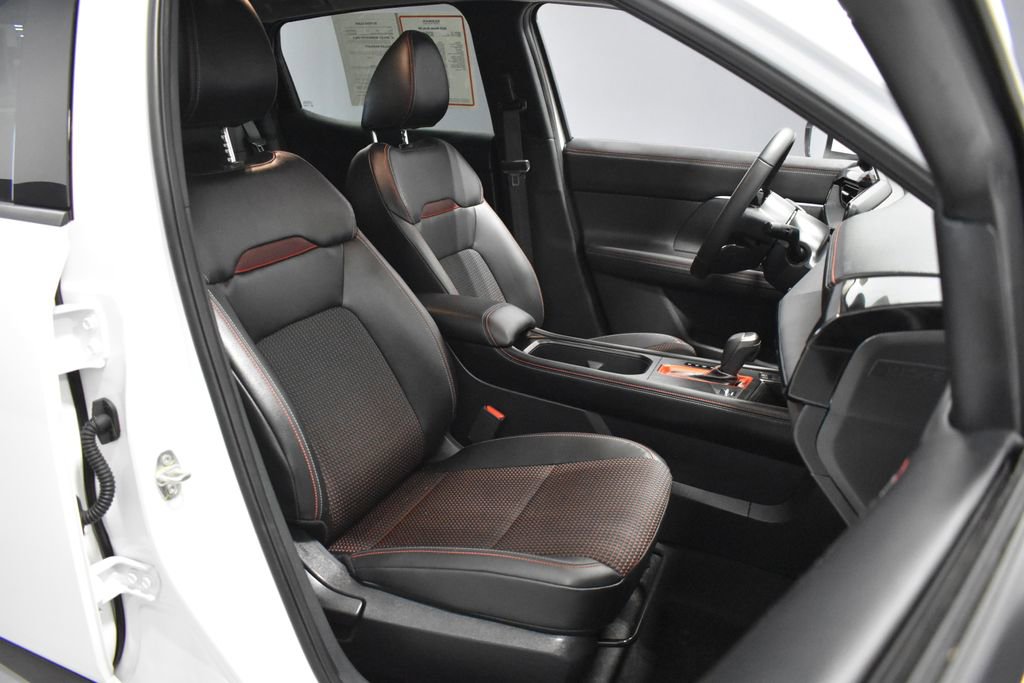 Certified 2025 Nissan Kicks SR image 14