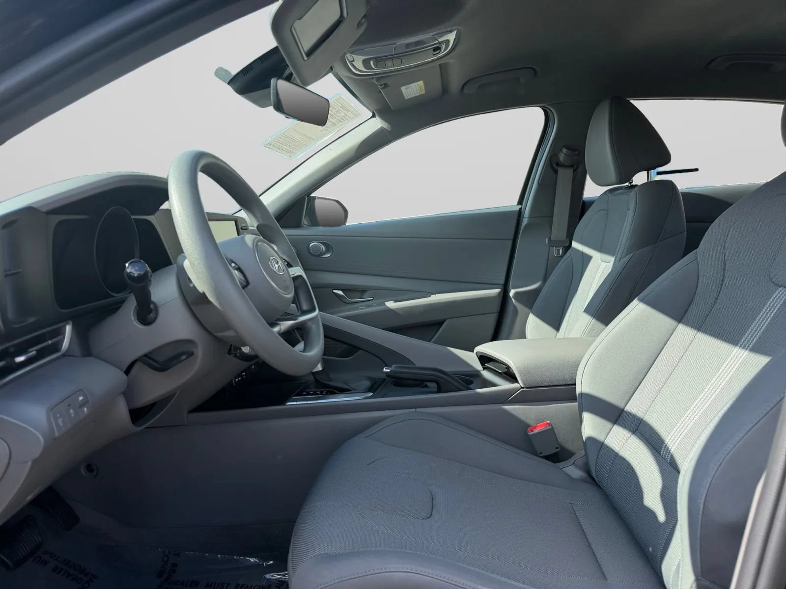 Used 2023 Hyundai Elantra SE w/ Preferred Accessory Package FWD image 16