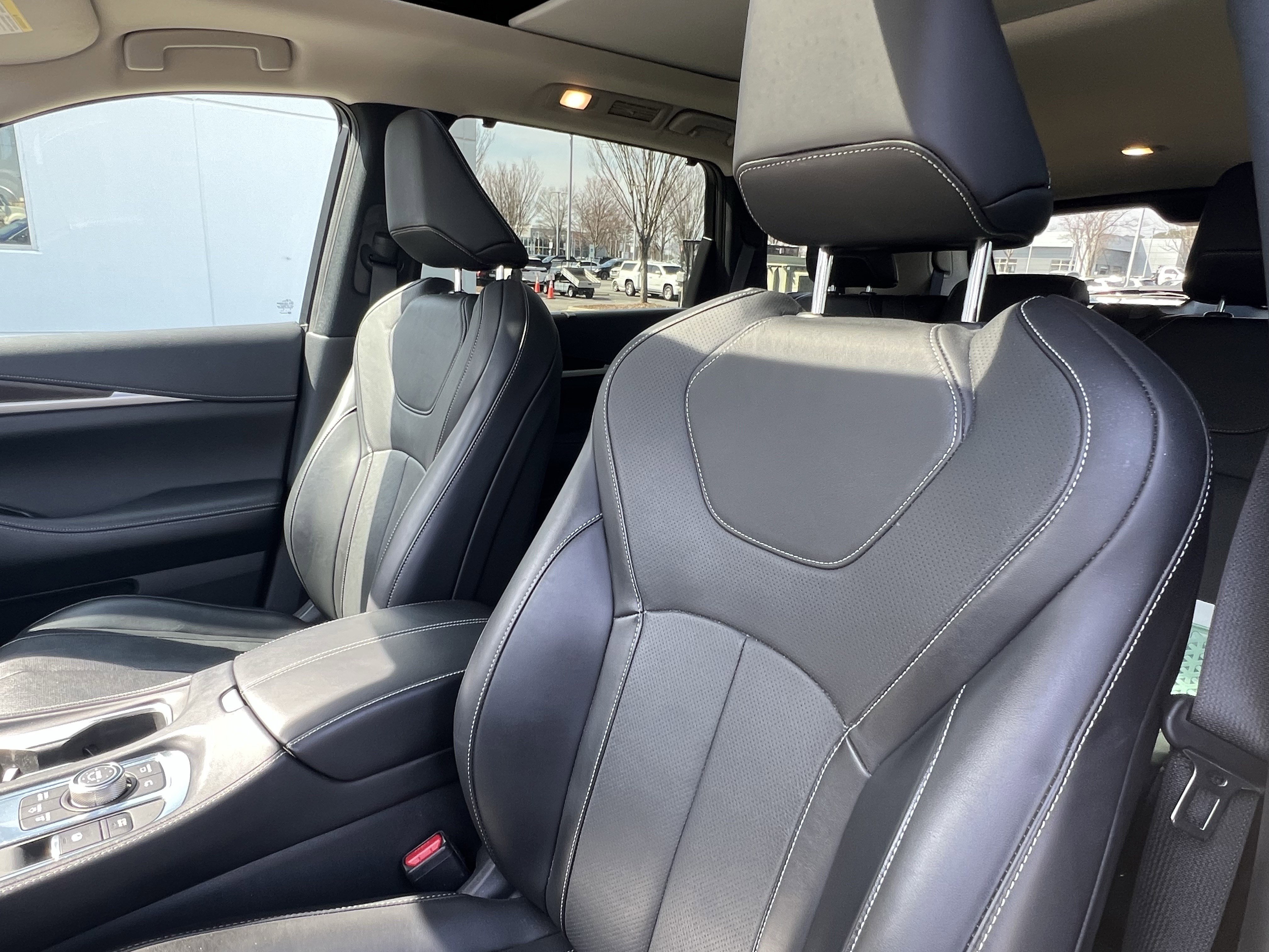 Used 2022 INFINITI QX60 Sensory w/ Vision Package image 16