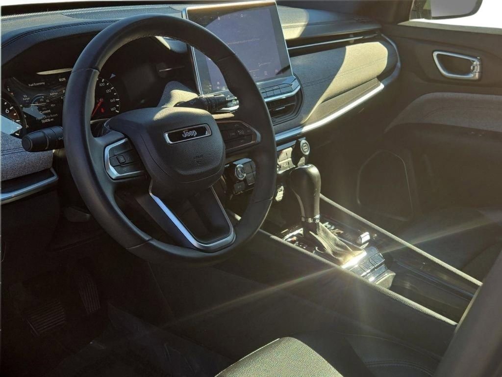 Used 2024 Jeep Compass Latitude image 18