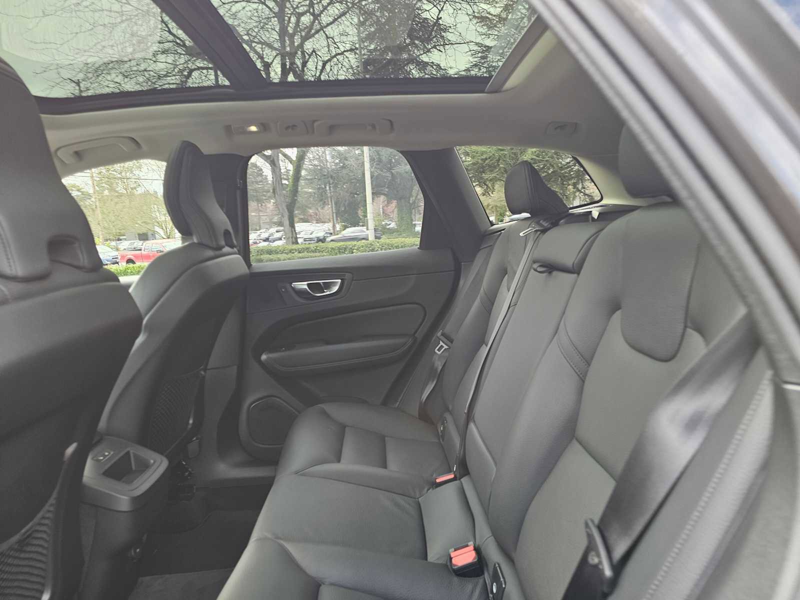 Certified 2025 Volvo XC60 B5 Plus image 19