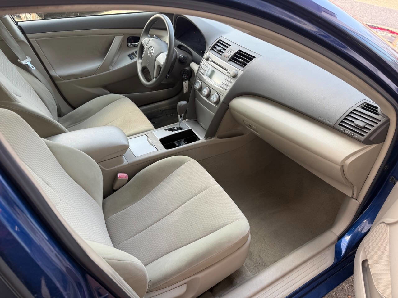 Used 2011 Toyota Camry LE FWD image 20