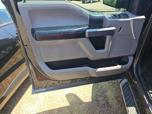 Used 2018 Ford F150 XLT w/ Equipment Group 302A Luxury AWD/4WD image 11