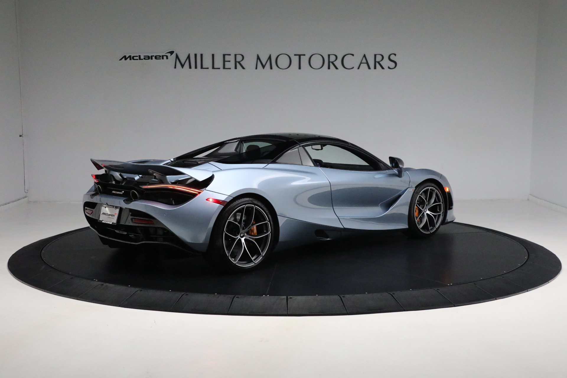 Used 2023 McLaren 720S Performance RWD image 32