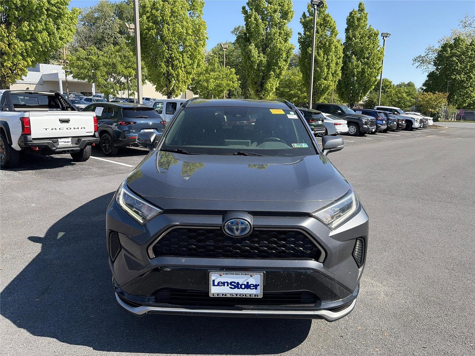 Used 2021 Toyota RAV4 SE w/ Weather & Moonroof Package AWD/4WD image 8