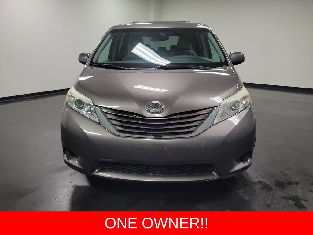 Used 2016 Toyota Sienna LE AWD/4WD image 2