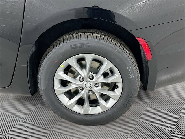 New 2026 Chrysler Pacifica Select image 16