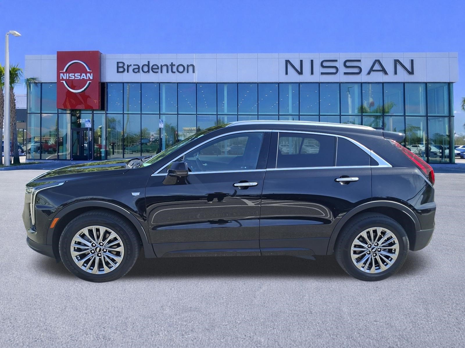 Used 2025 Cadillac XT4 Premium Luxury FWD image 8