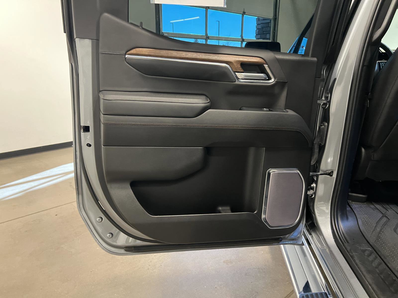 Used 2023 Chevrolet Silverado 1500 High Country w/ High Country Premium Package image 32