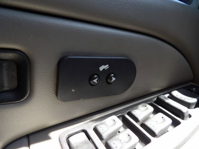 Used 2006 Chevrolet Tahoe LS w/ Smart Select Package AWD/4WD image 25