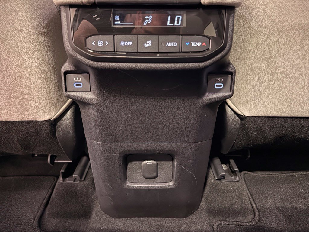 Used 2024 Toyota Grand Highlander AWD image 36