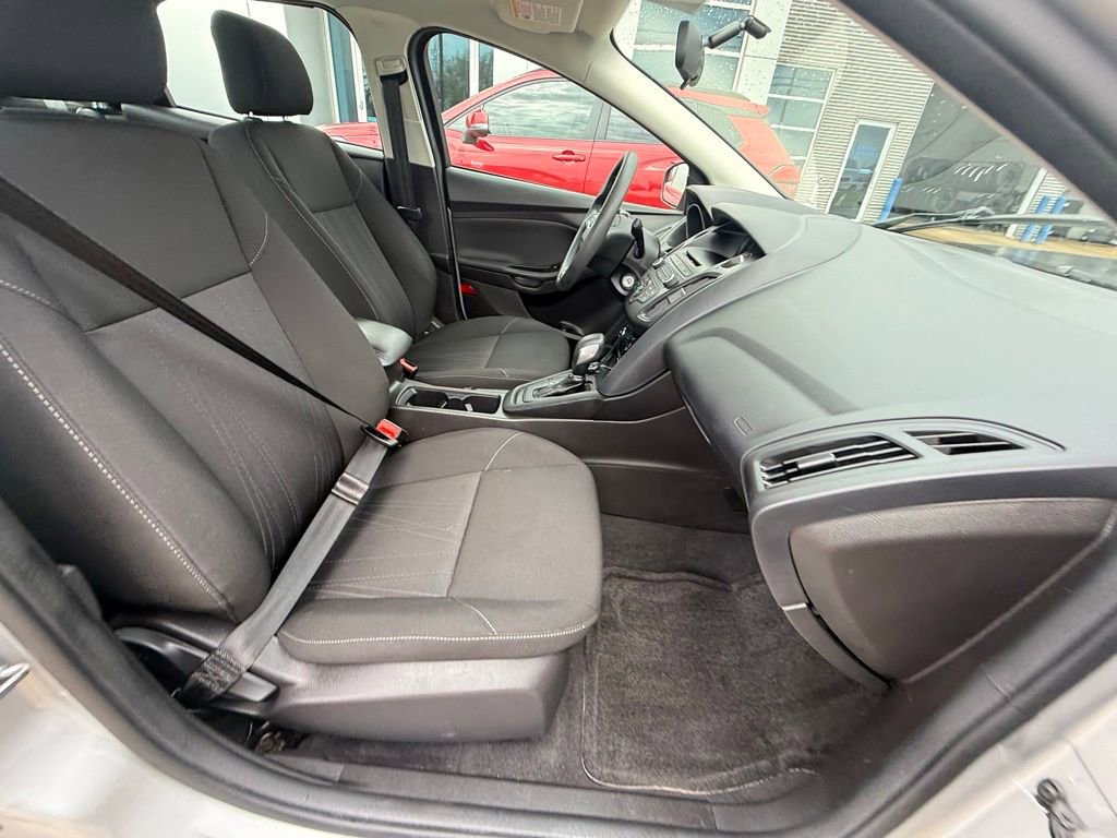 Certified 2017 Ford Focus SE image 16